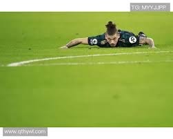 棒球与时尚跨界奢侈品牌为何盯上了棒球夹克设计