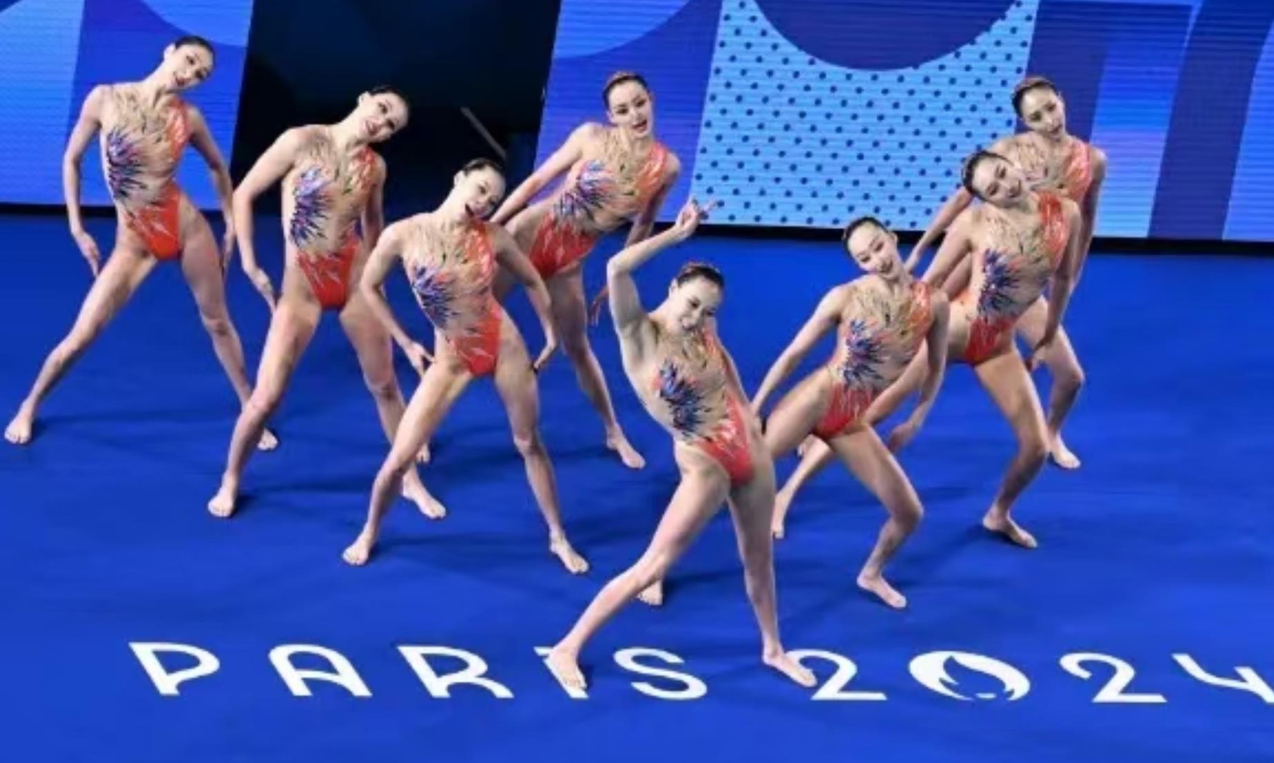 代表阿根廷队出场80次，德保罗获赠纪念球衣